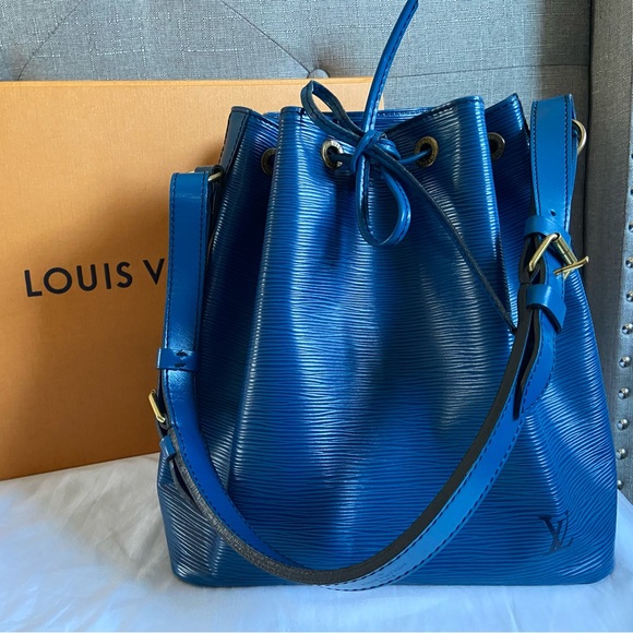 Authentic Louis Vuitton Epi Bucket - Picture 2 of 16